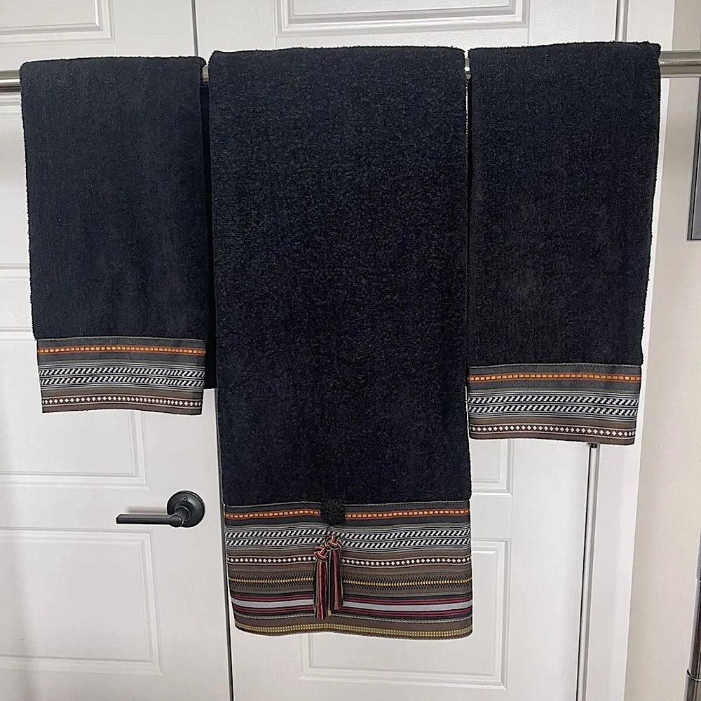 3 Piece Avanti Decorative Towel Set